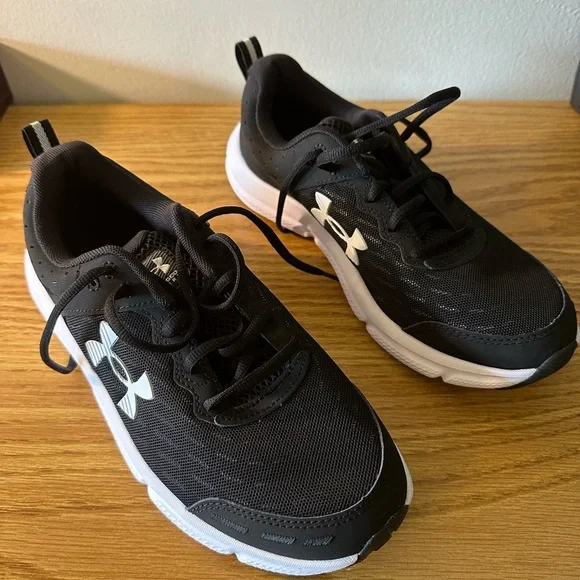 Under Armour Charged Assert 8M 3026175-001 Black Shoes Sneakers Running - Picture 2 of 5